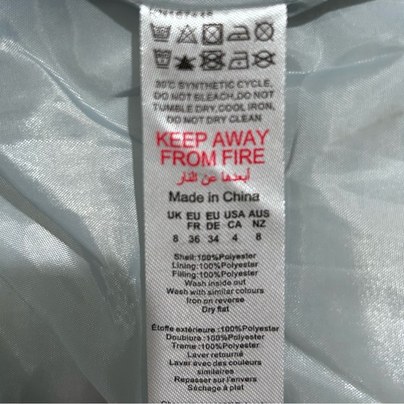 PrettyLittleThing Grey Cropped Peach Skin Bubble Puffer Jacket Women Size 4 NWT - Picture 8 of 8